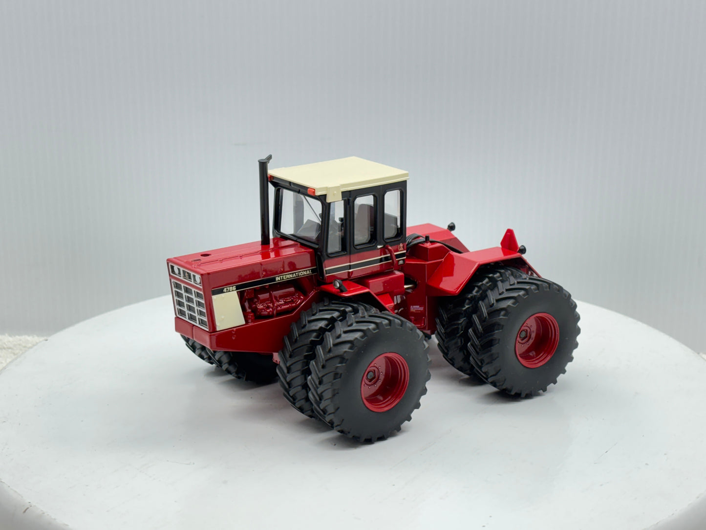 1/32 International 4786 NFTS