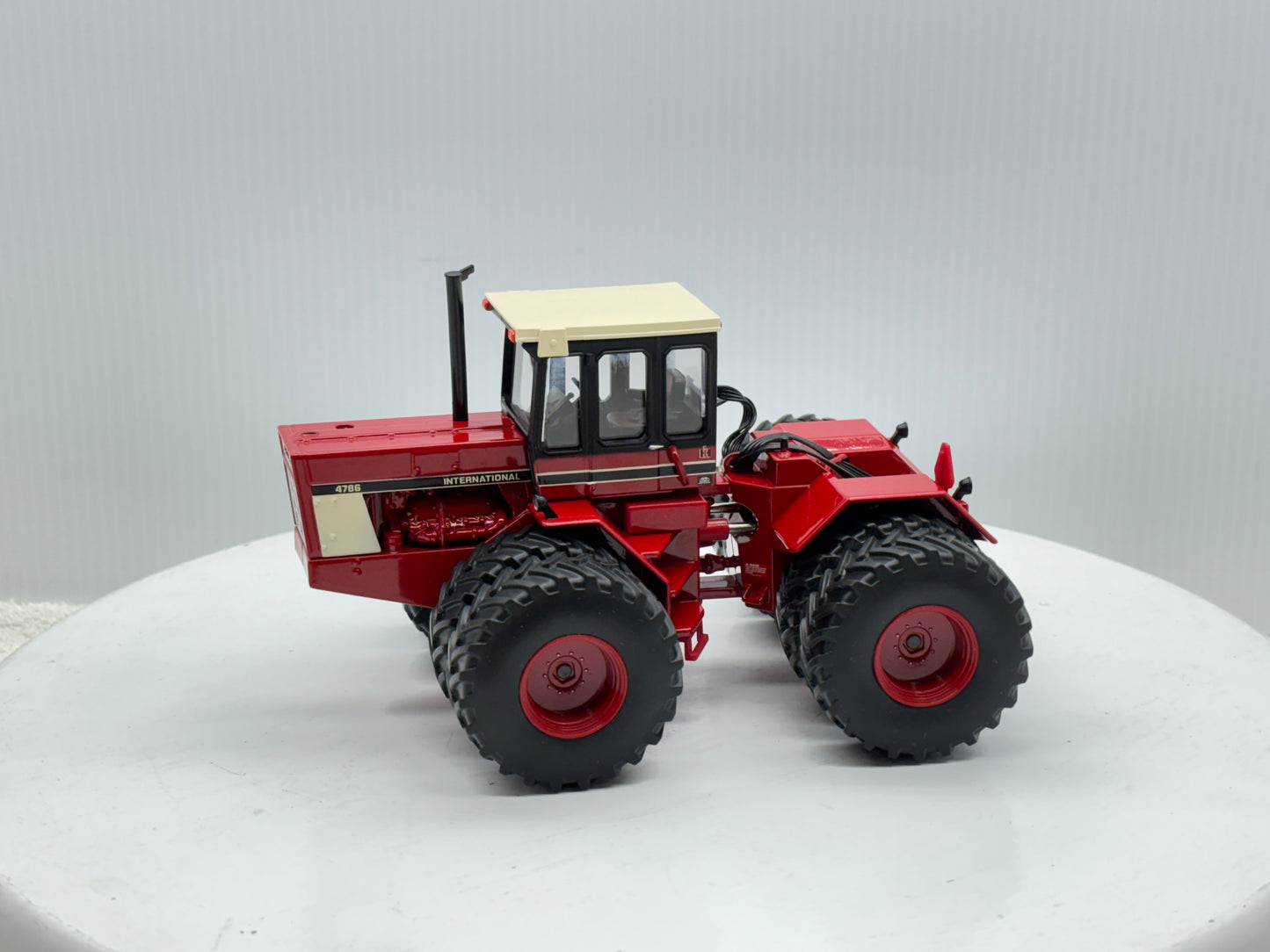 1/32 International 4786 NFTS