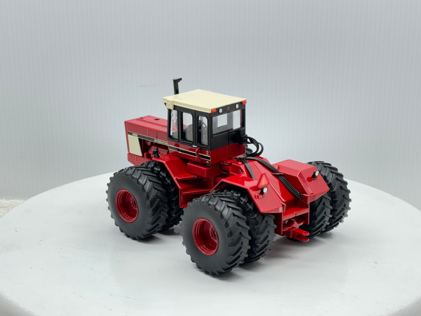 1/32 International 4786 NFTS