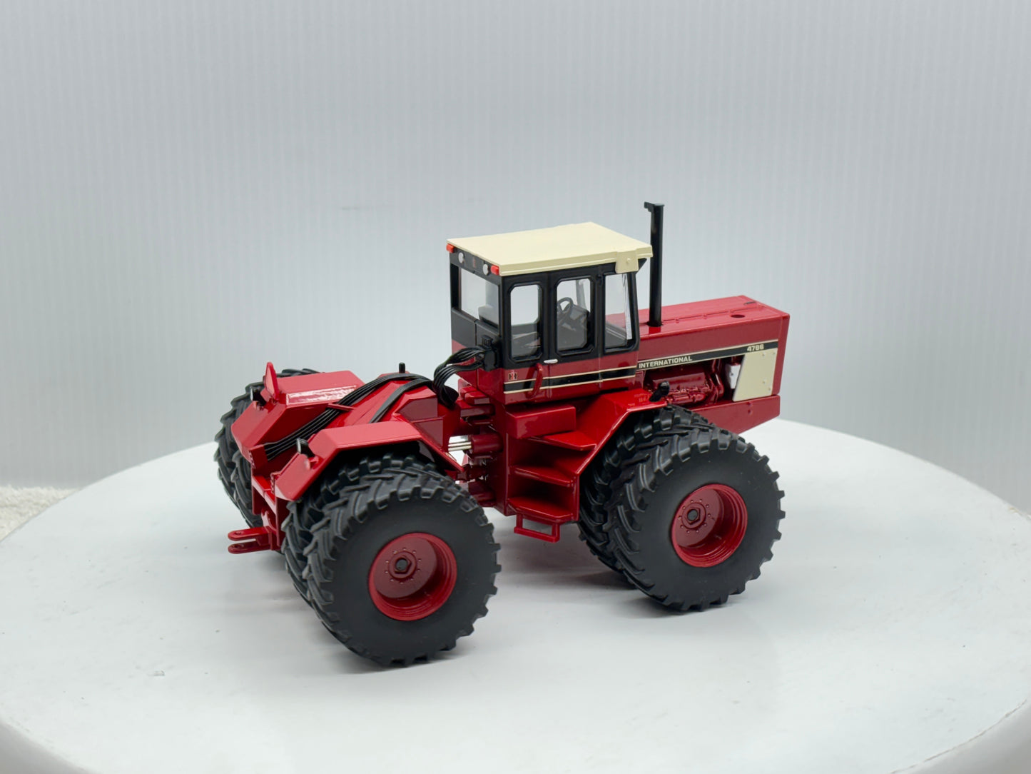 1/32 International 4786 NFTS