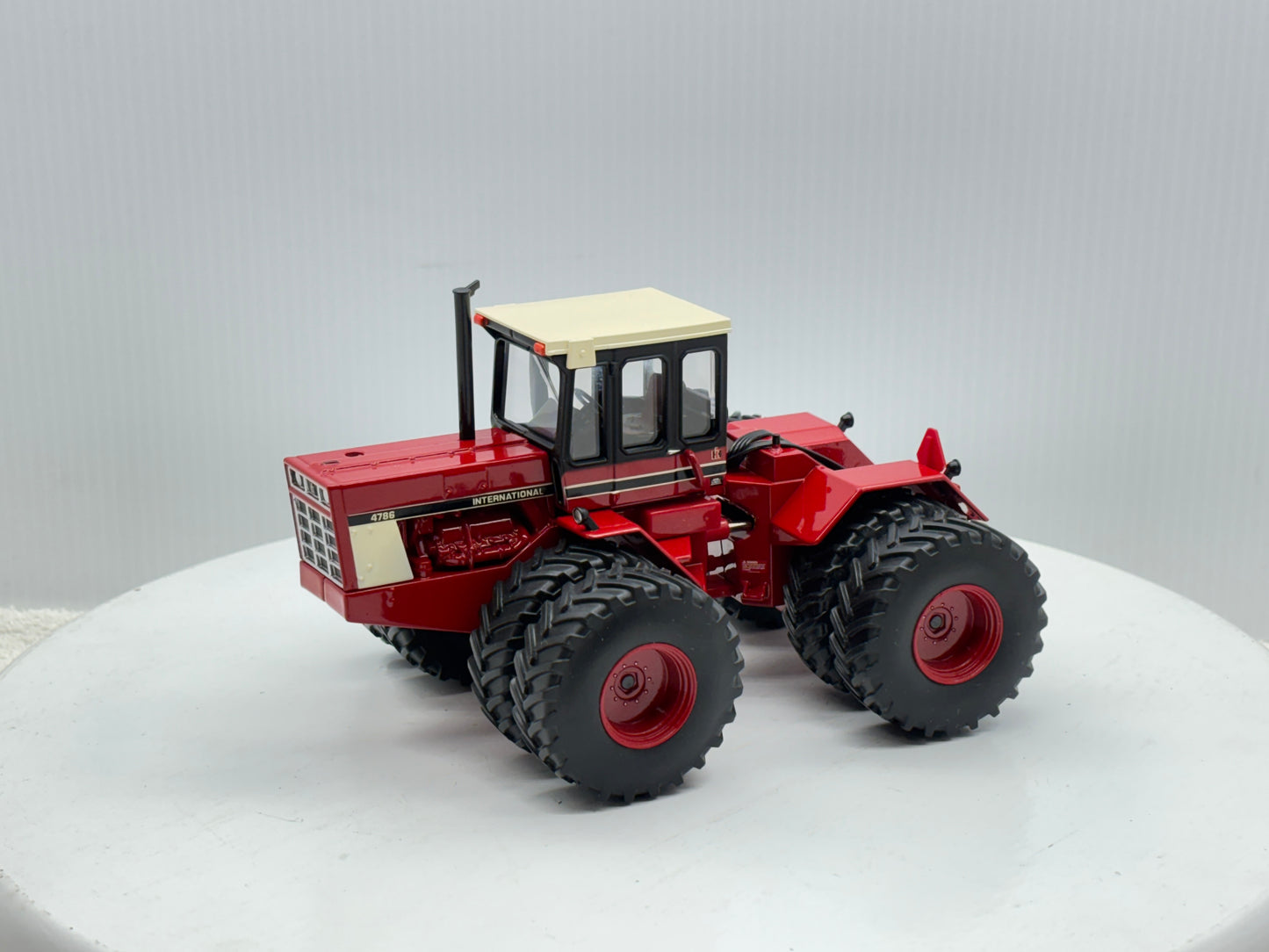 1/32 International 4786 NFTS