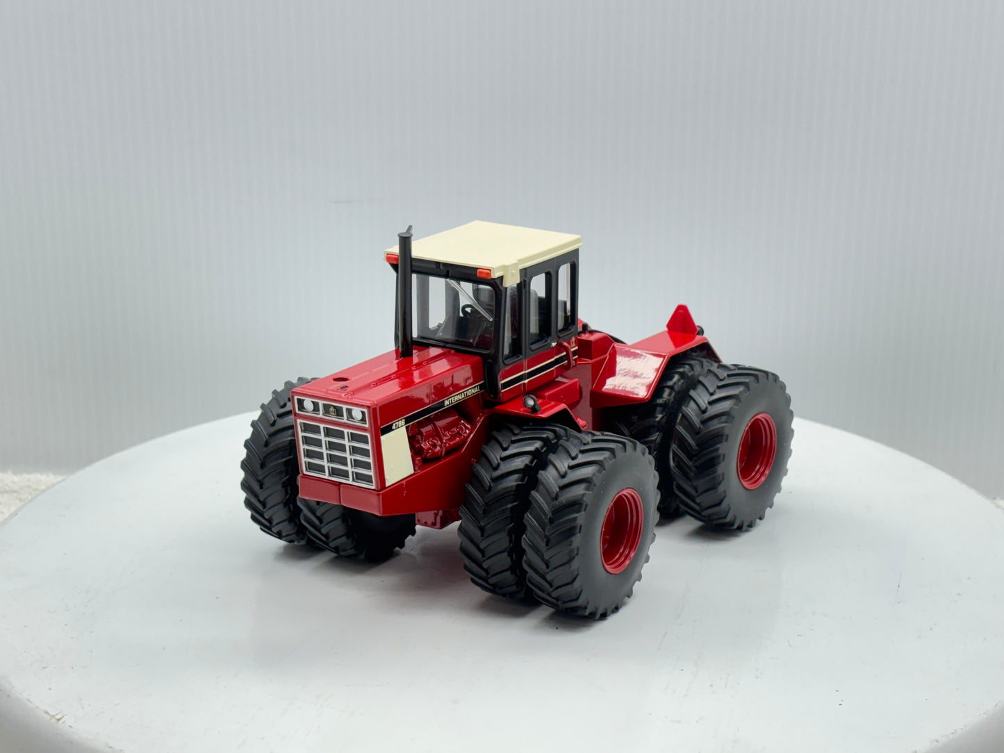 1/32 International 4786 NFTS
