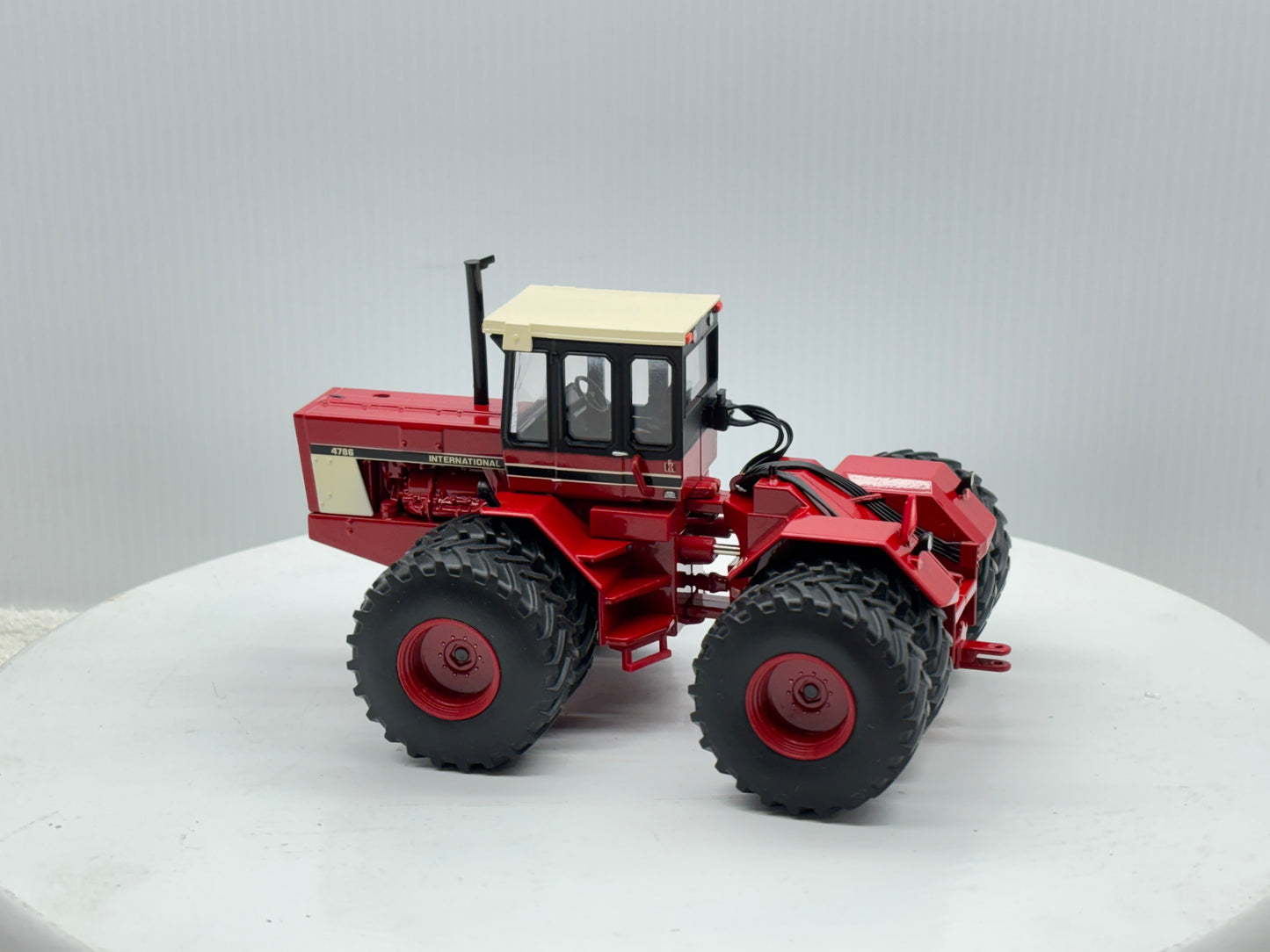 1/32 International 4786 NFTS