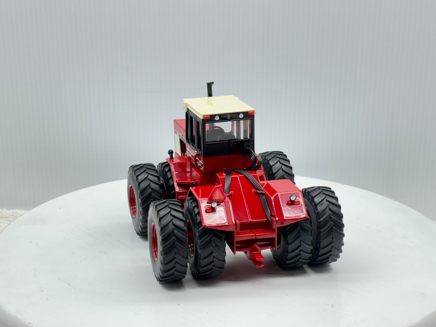 1/32 International 4786 NFTS