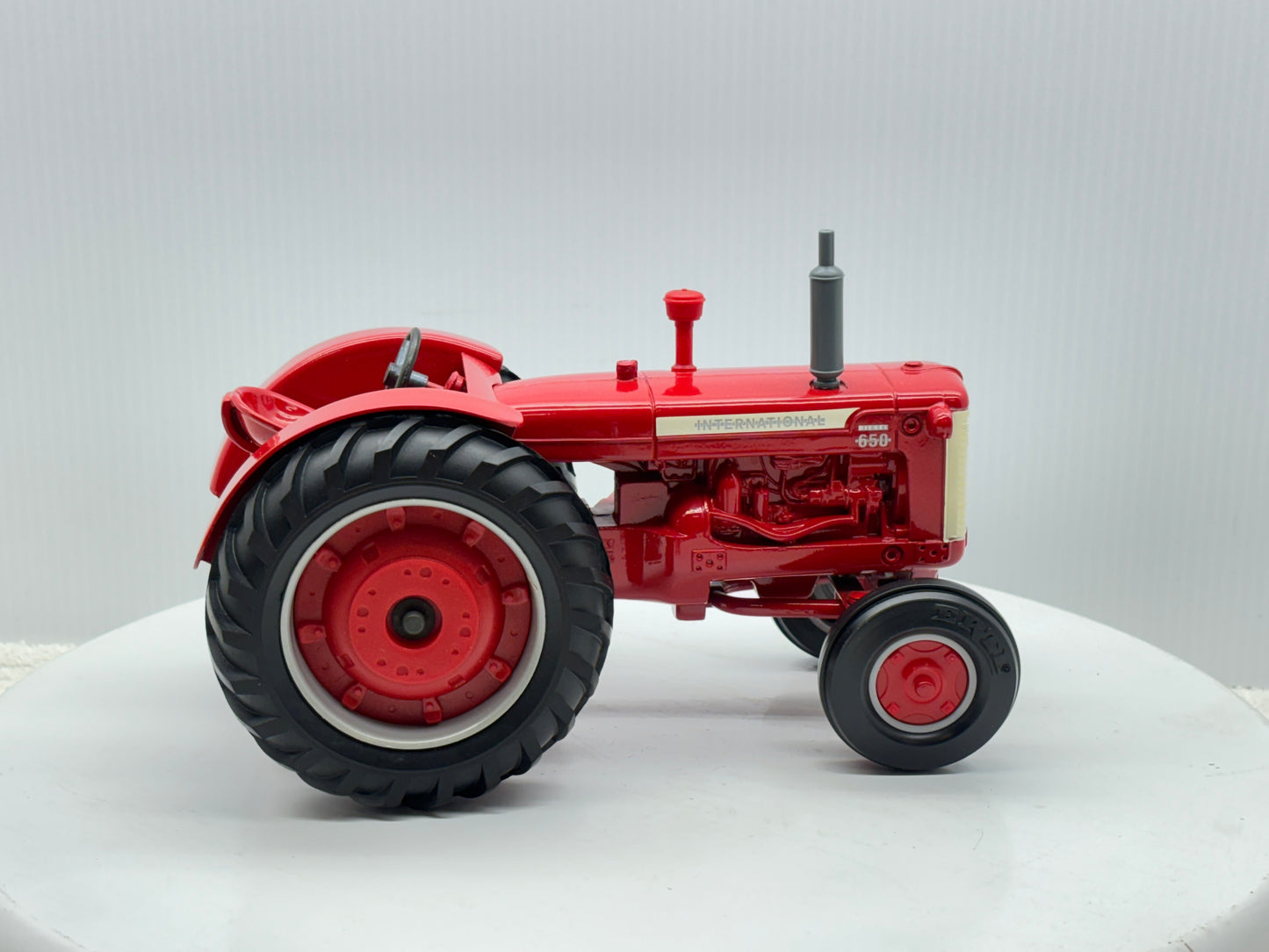 1/16 International 650