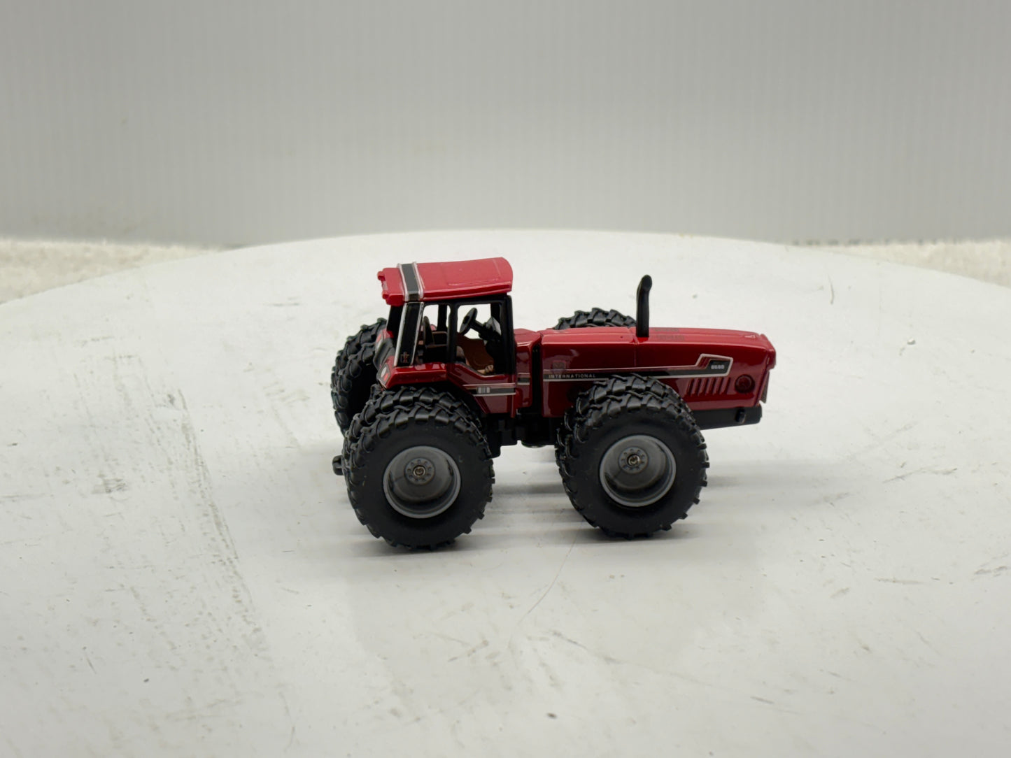1/64 International 6588