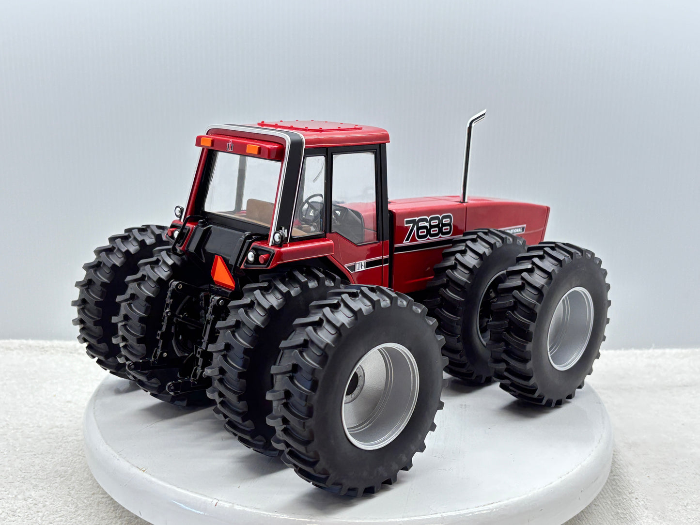 1/16 International 7688