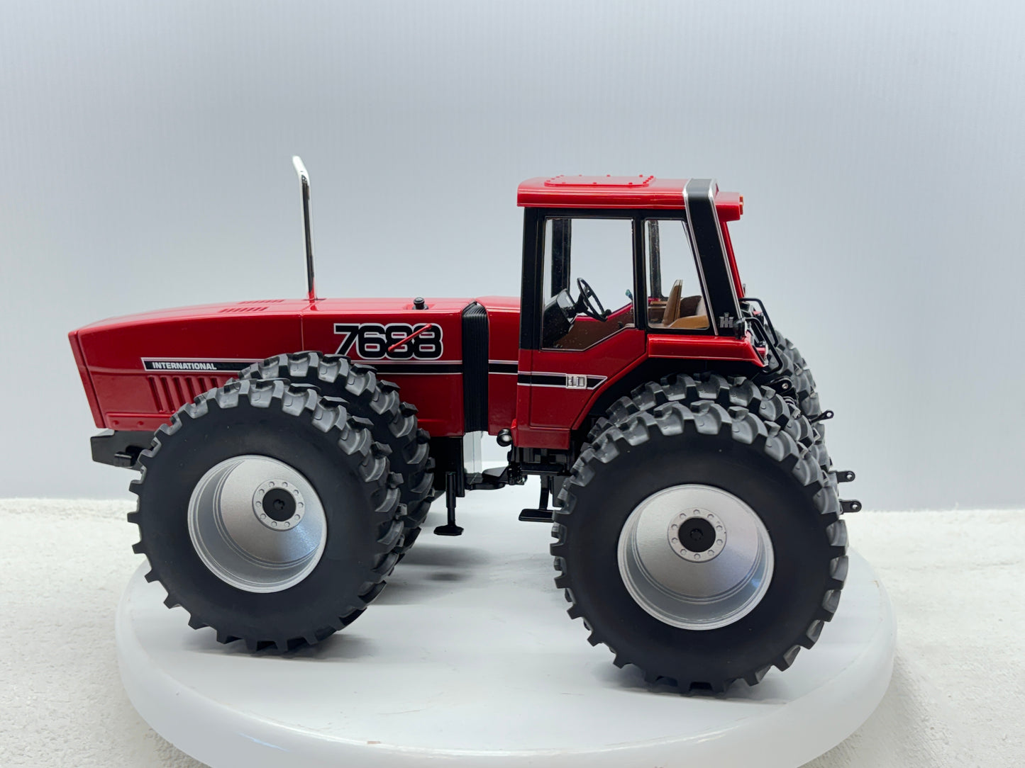 1/16 International 7688