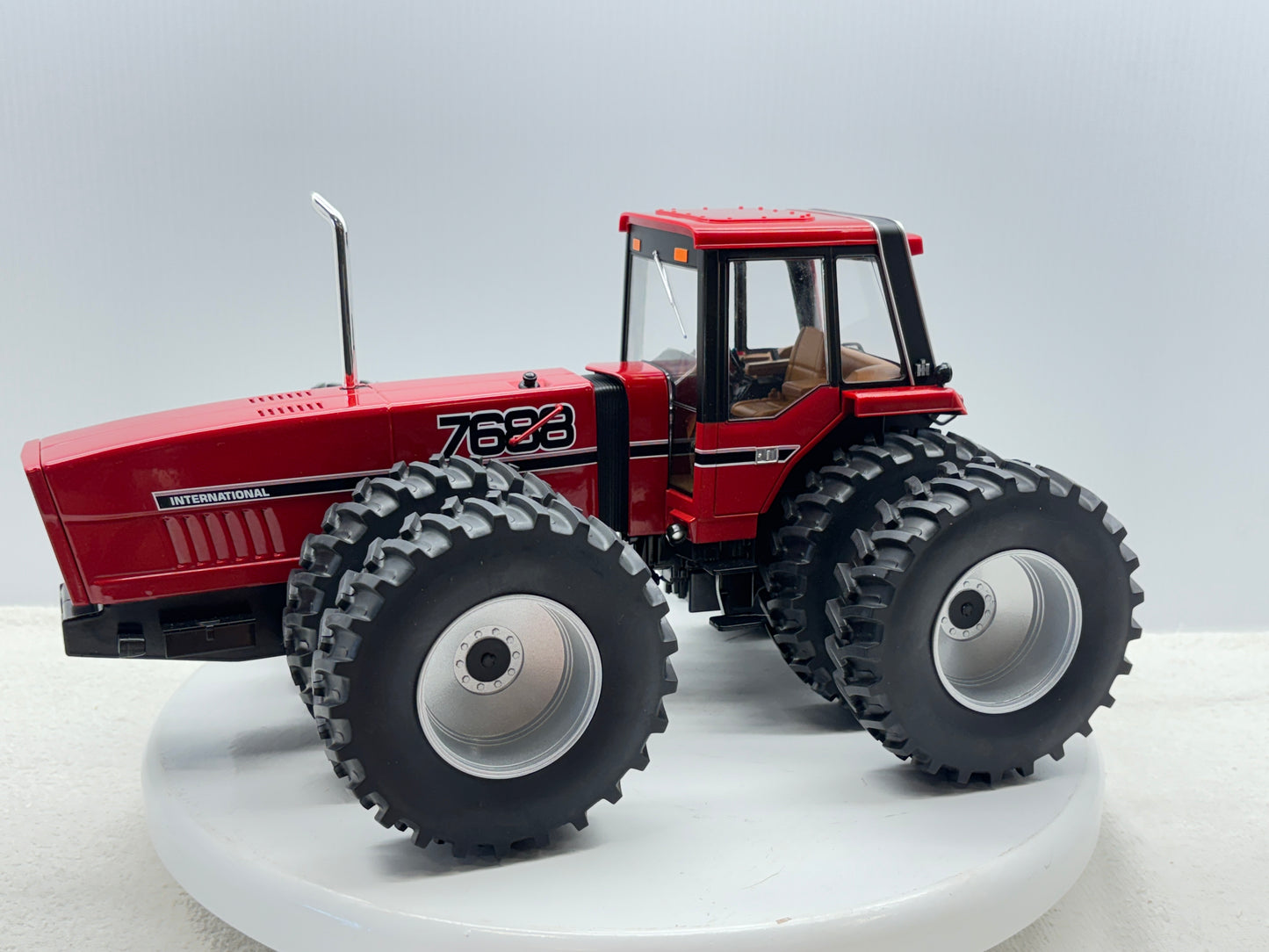 1/16 International 7688