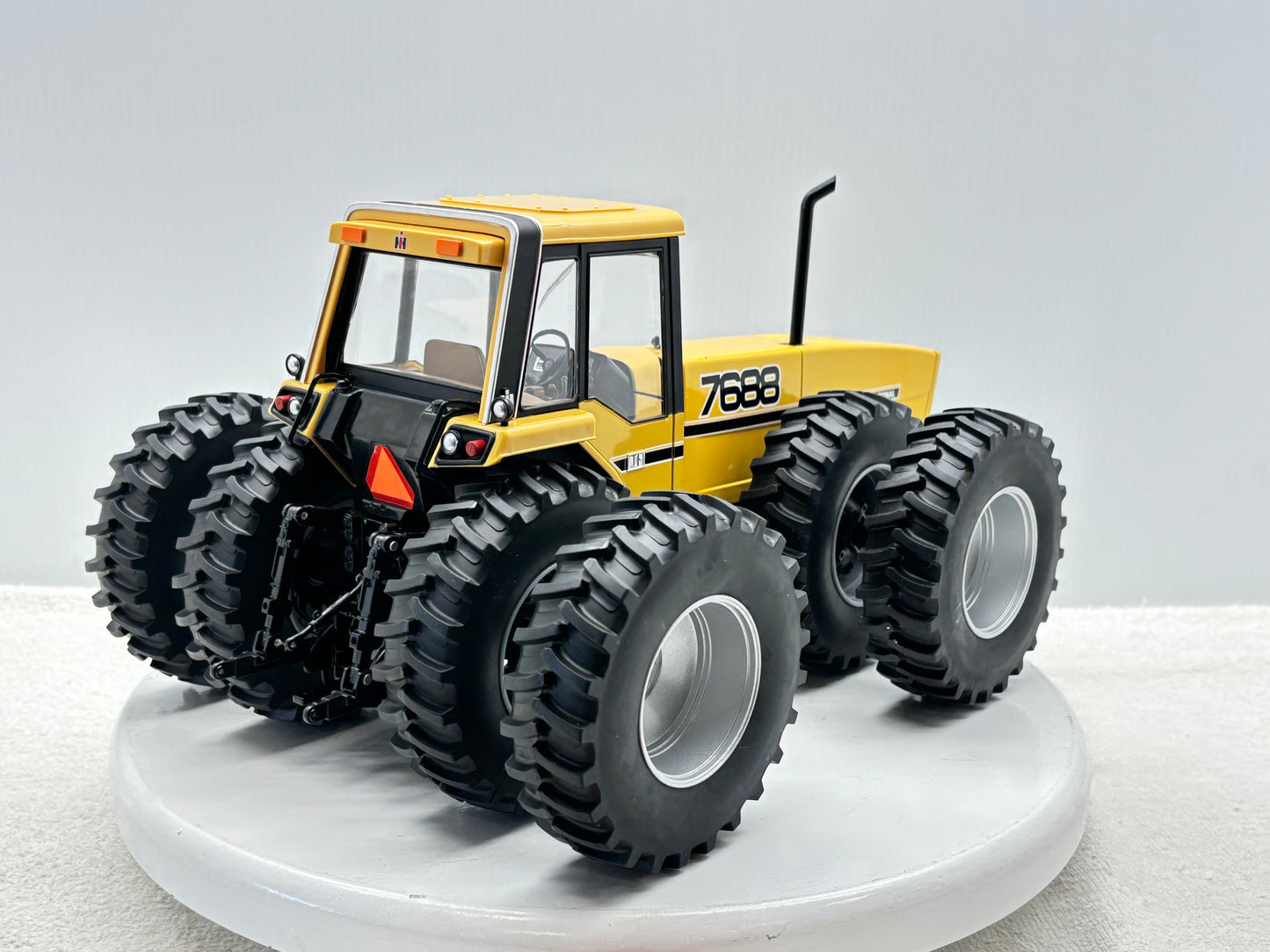 1/16 International 7688 Industrial