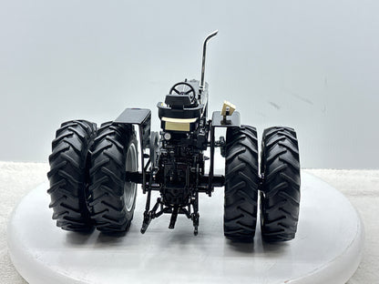 1/16  International 856 Black