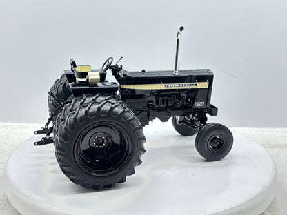 1/16  International 856 Black