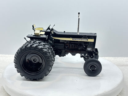 1/16  International 856 Black