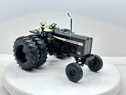 1/16  International 856 Black