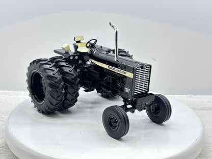 1/16  International 856 Black