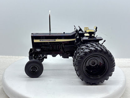 1/16  International 856 Black