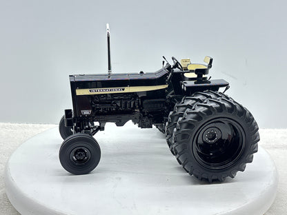 1/16  International 856 Black