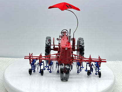 1/16 International Farmall 400 with Cultivator