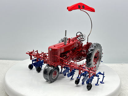 1/16 International Farmall 400 with Cultivator