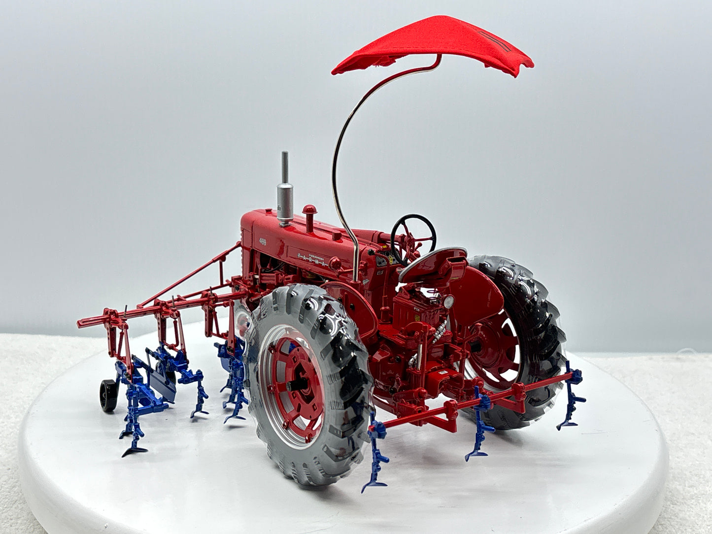 1/16 International Farmall 400 with Cultivator