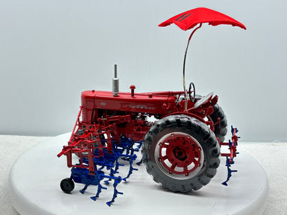 1/16 International Farmall 400 with Cultivator