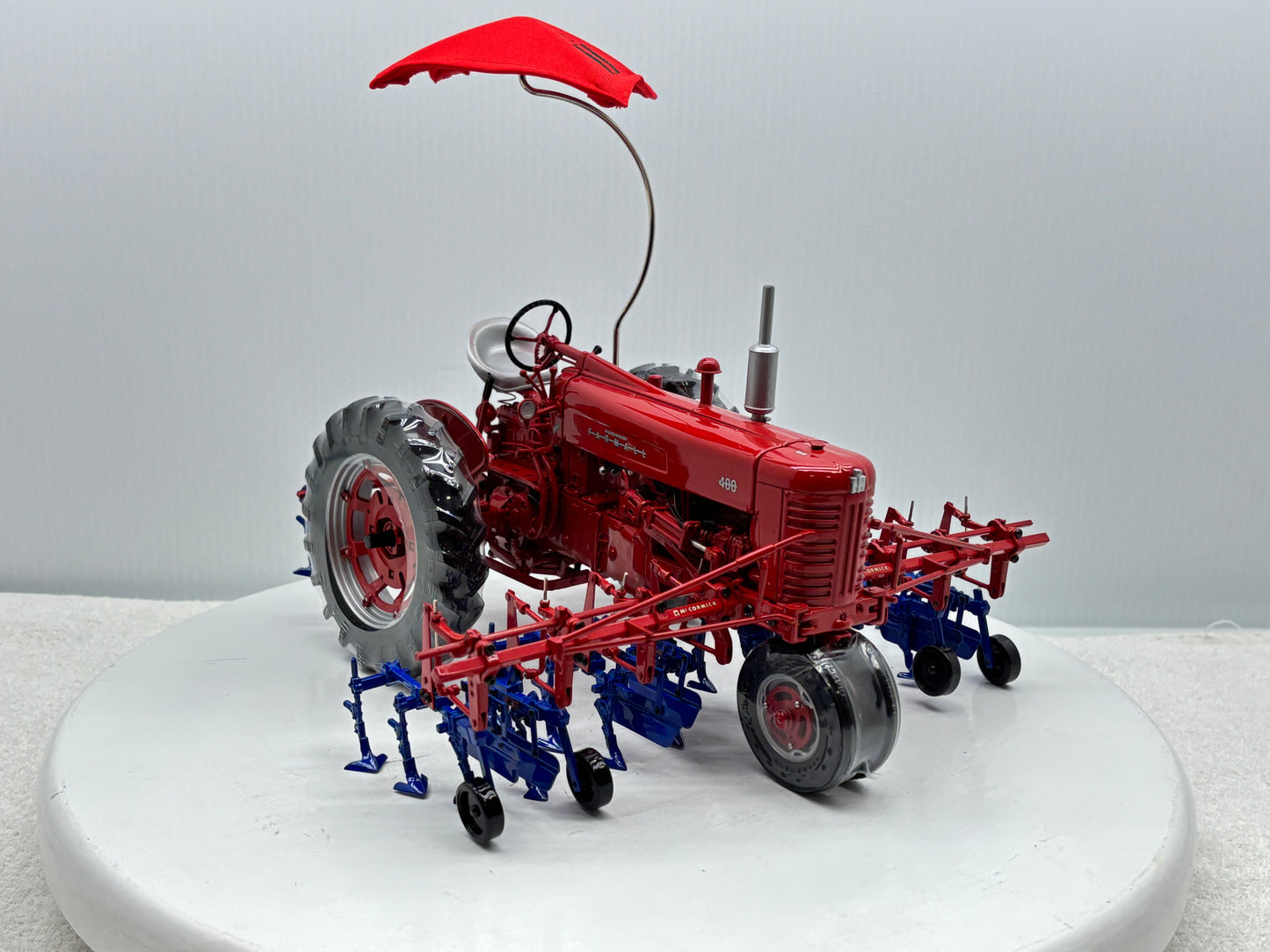 1/16 International Farmall 400 with Cultivator