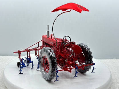 1/16 International Farmall 400 with Cultivator