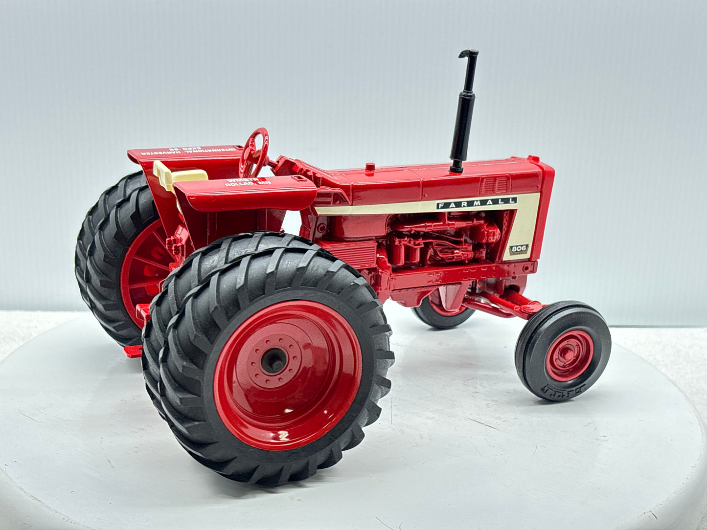1/16 International Farmall 806 WMSTR