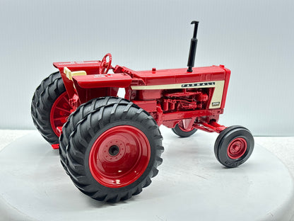 1/16 International Farmall 806 WMSTR