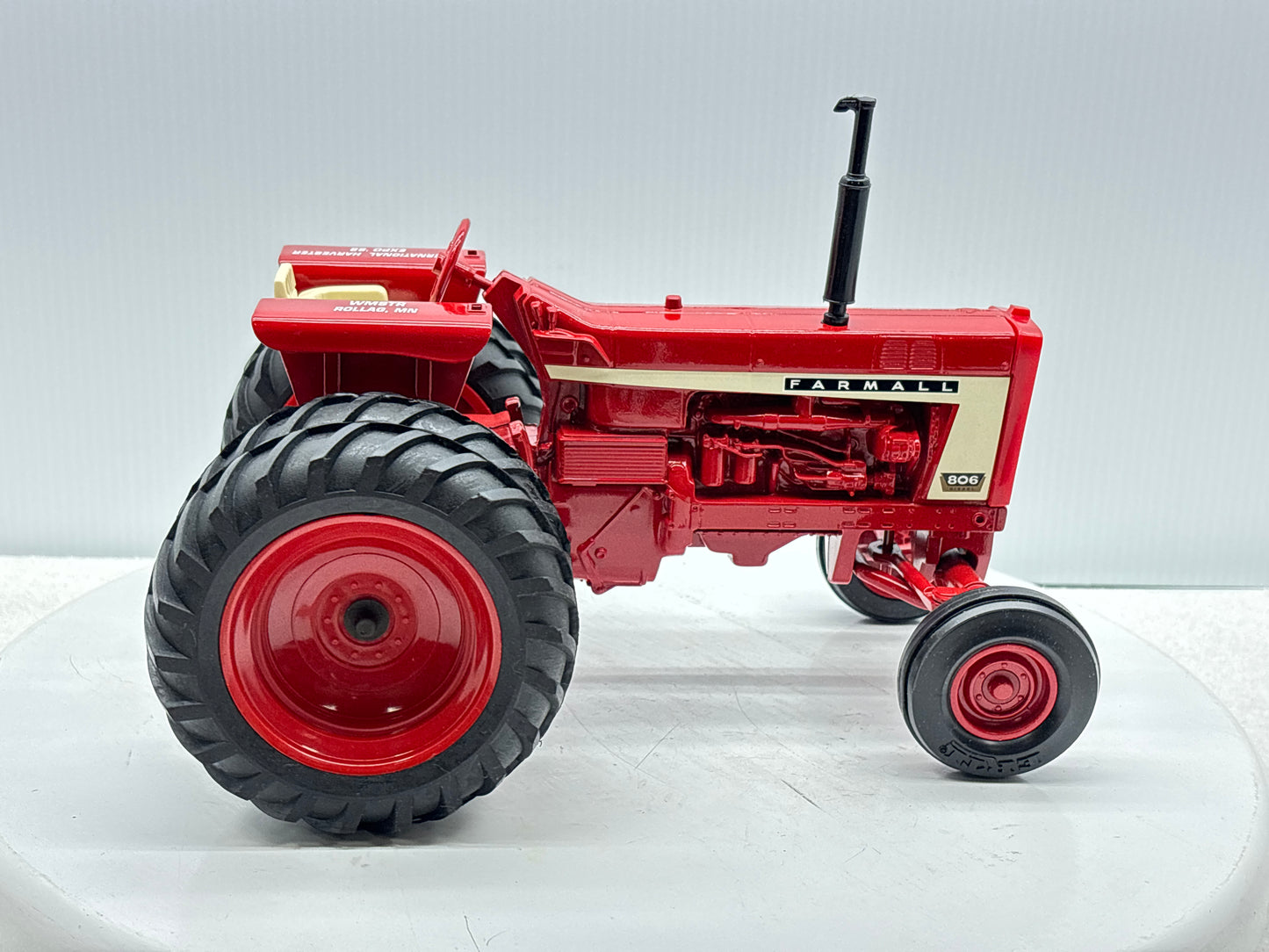 1/16 International Farmall 806 WMSTR