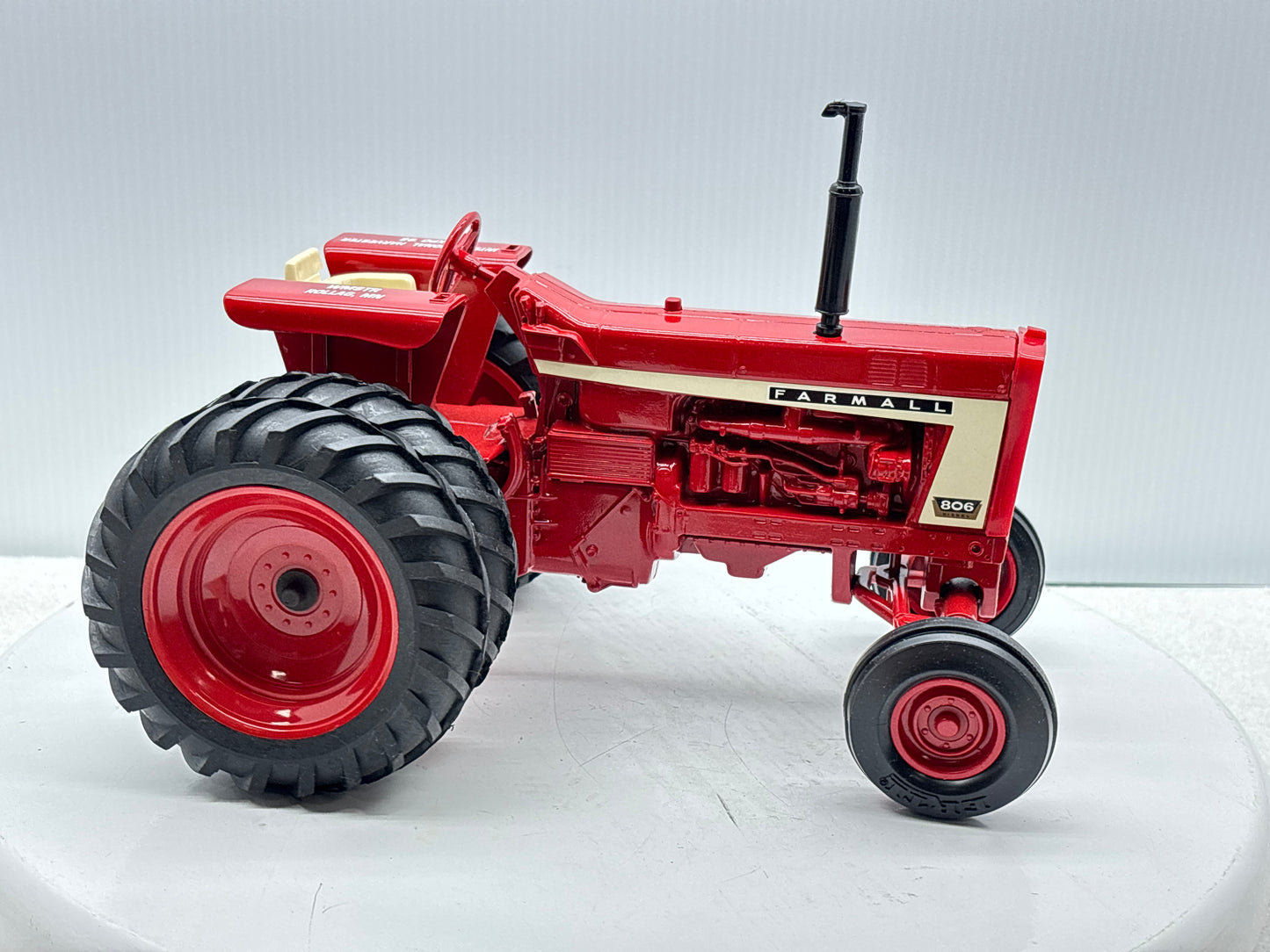 1/16 International Farmall 806 WMSTR