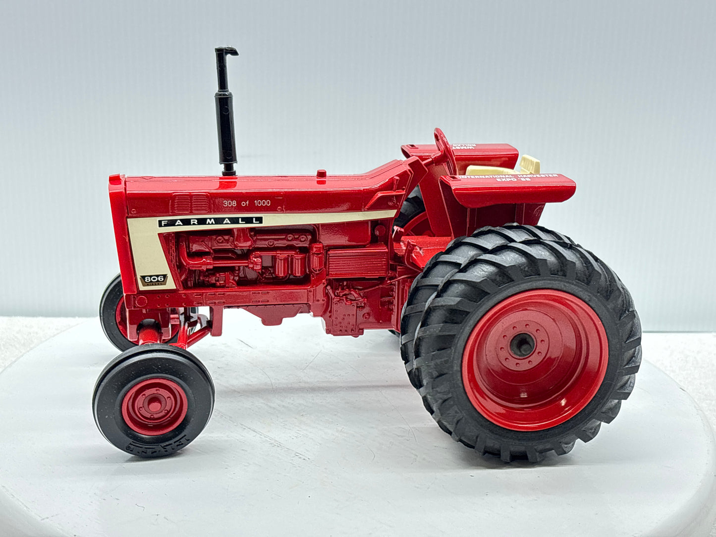 1/16 International Farmall 806 WMSTR