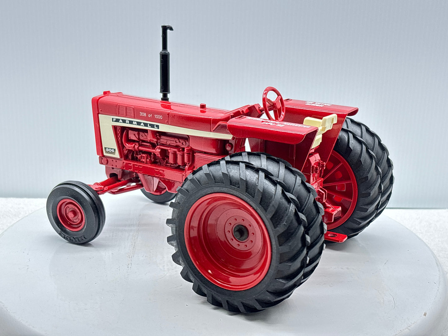 1/16 International Farmall 806 WMSTR