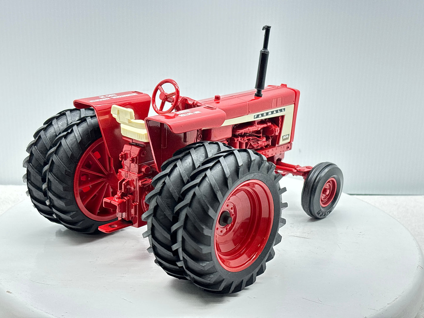 1/16 International Farmall 806 WMSTR
