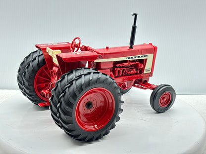 1/16 International Farmall 806 WMSTR