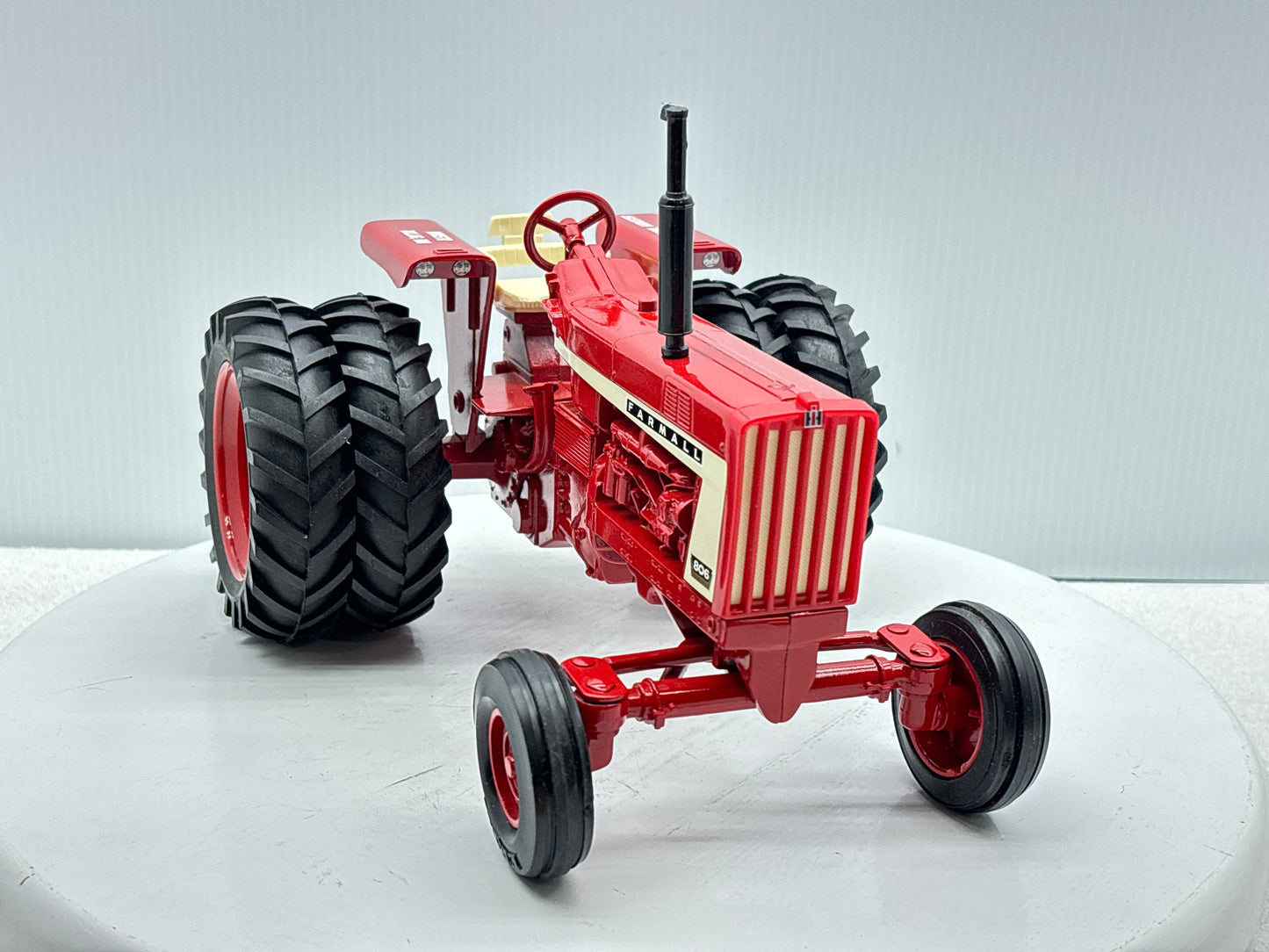 1/16 International Farmall 806 WMSTR