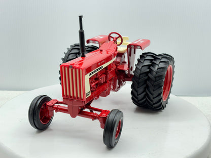 1/16 International Farmall 806 WMSTR