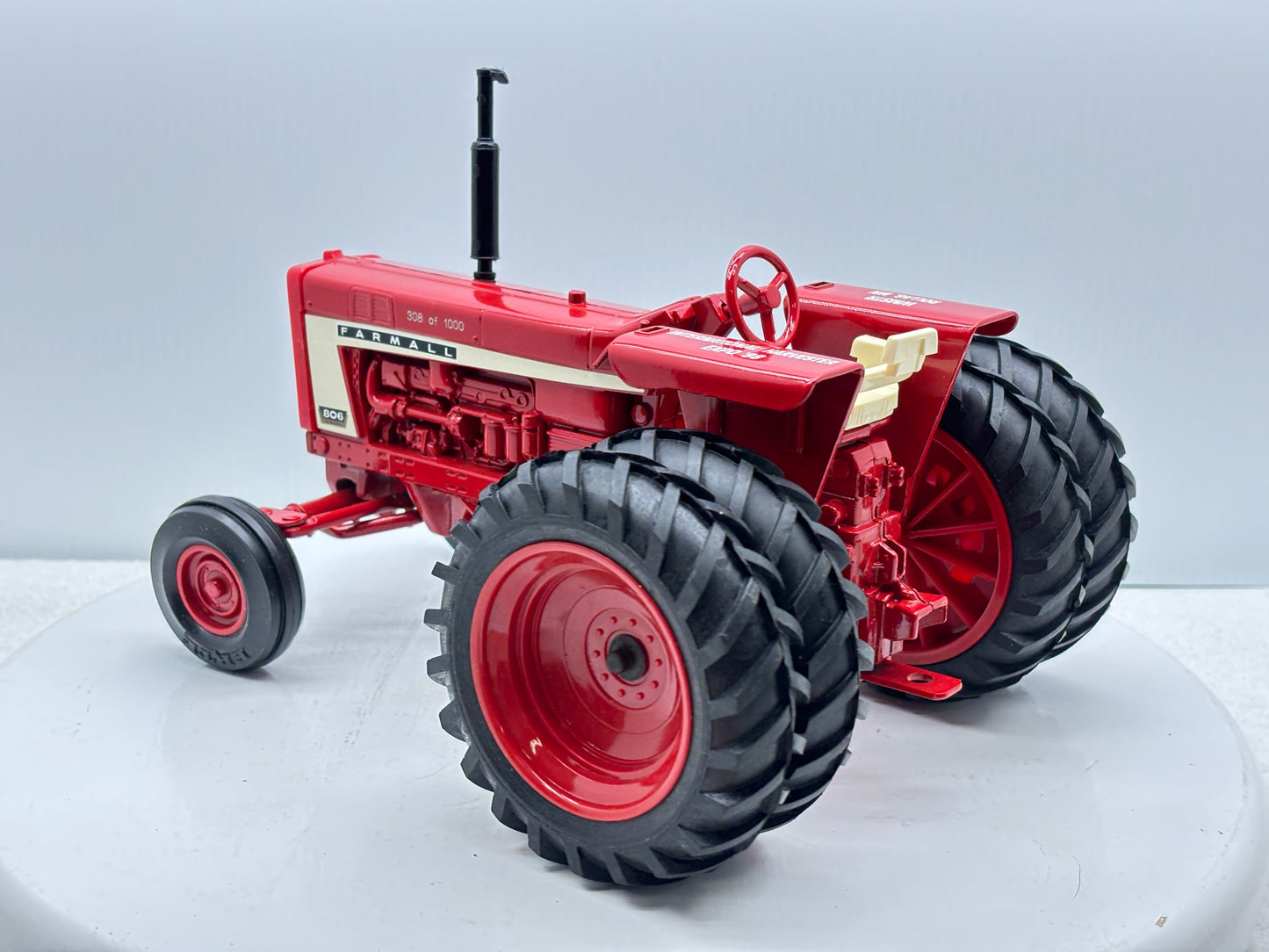 1/16 International Farmall 806 WMSTR