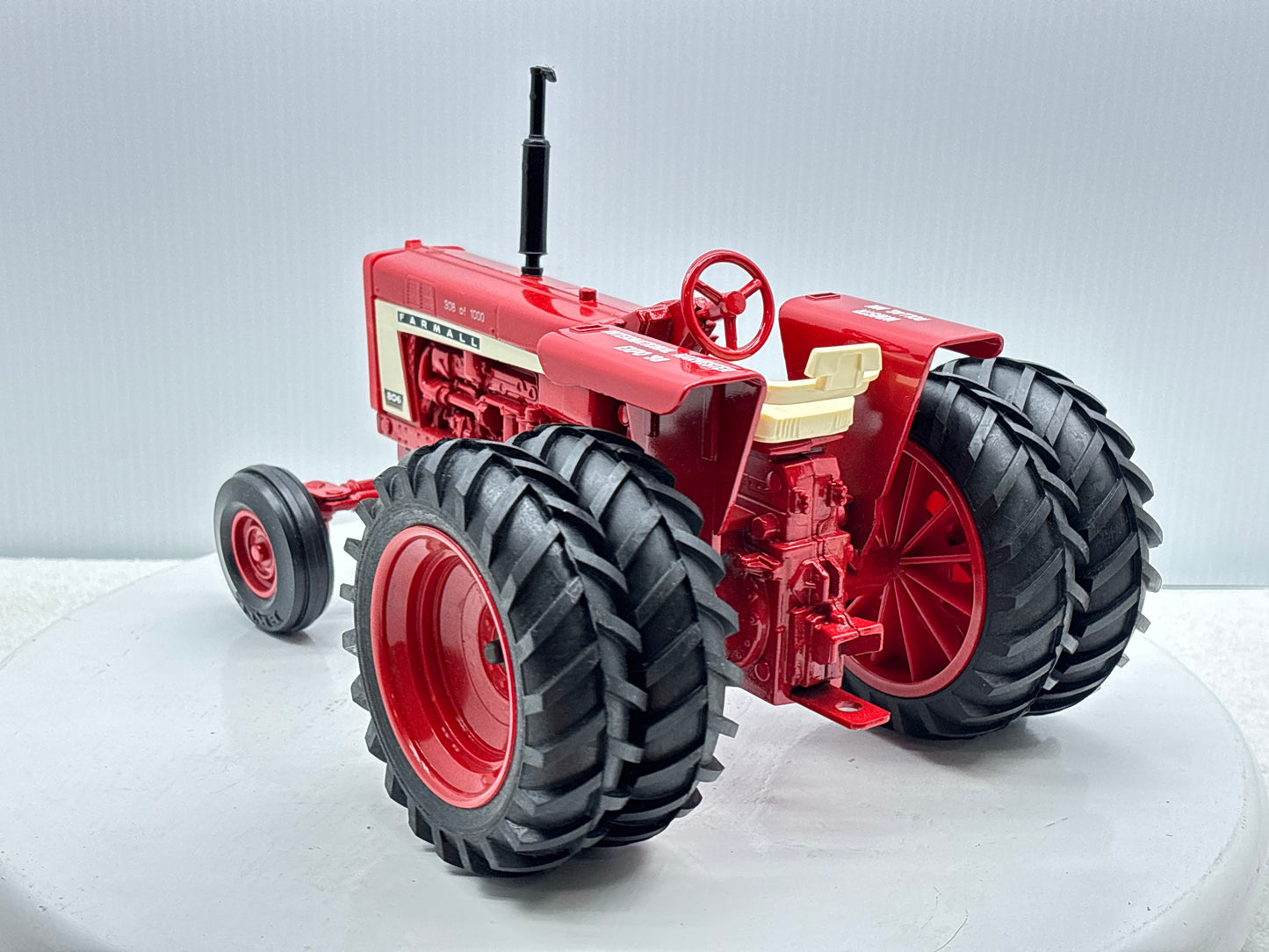 1/16 International Farmall 806 WMSTR