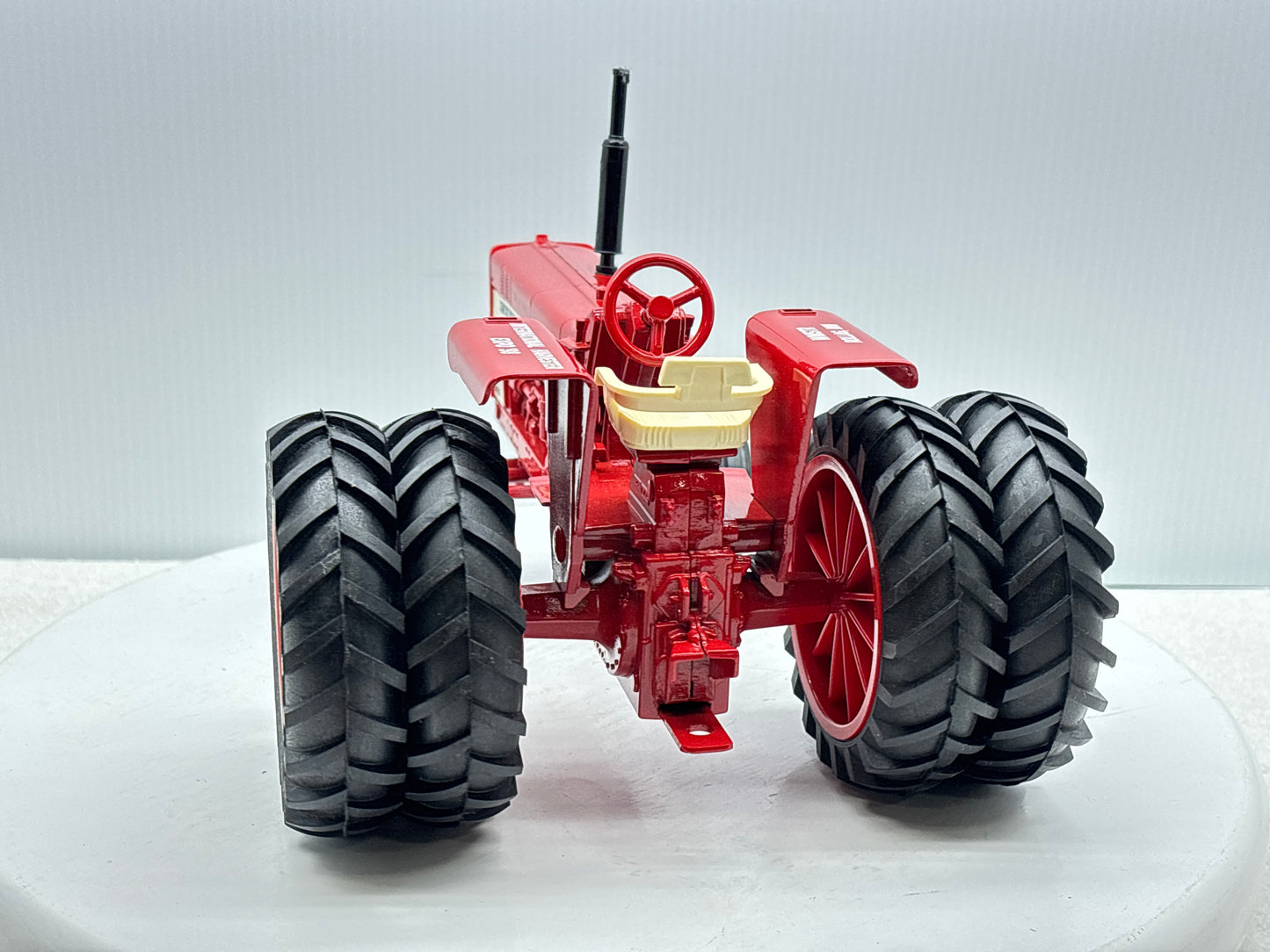 1/16 International Farmall 806 WMSTR