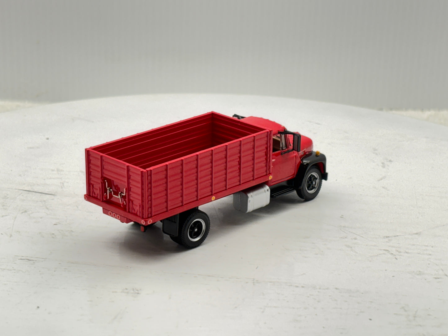 1/64 International Loadstar Red