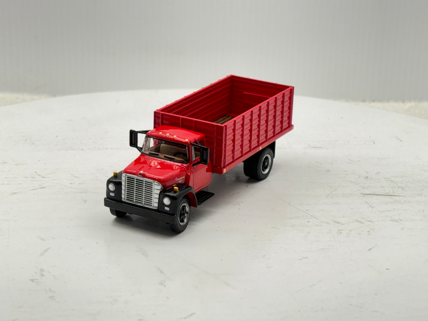 1/64 International Loadstar Red