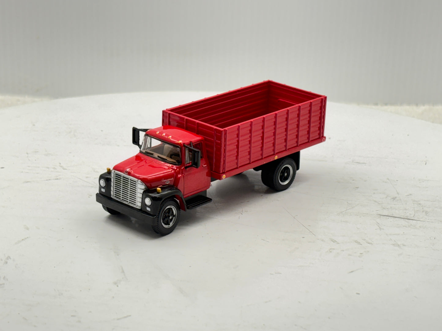 1/64 International Loadstar Red