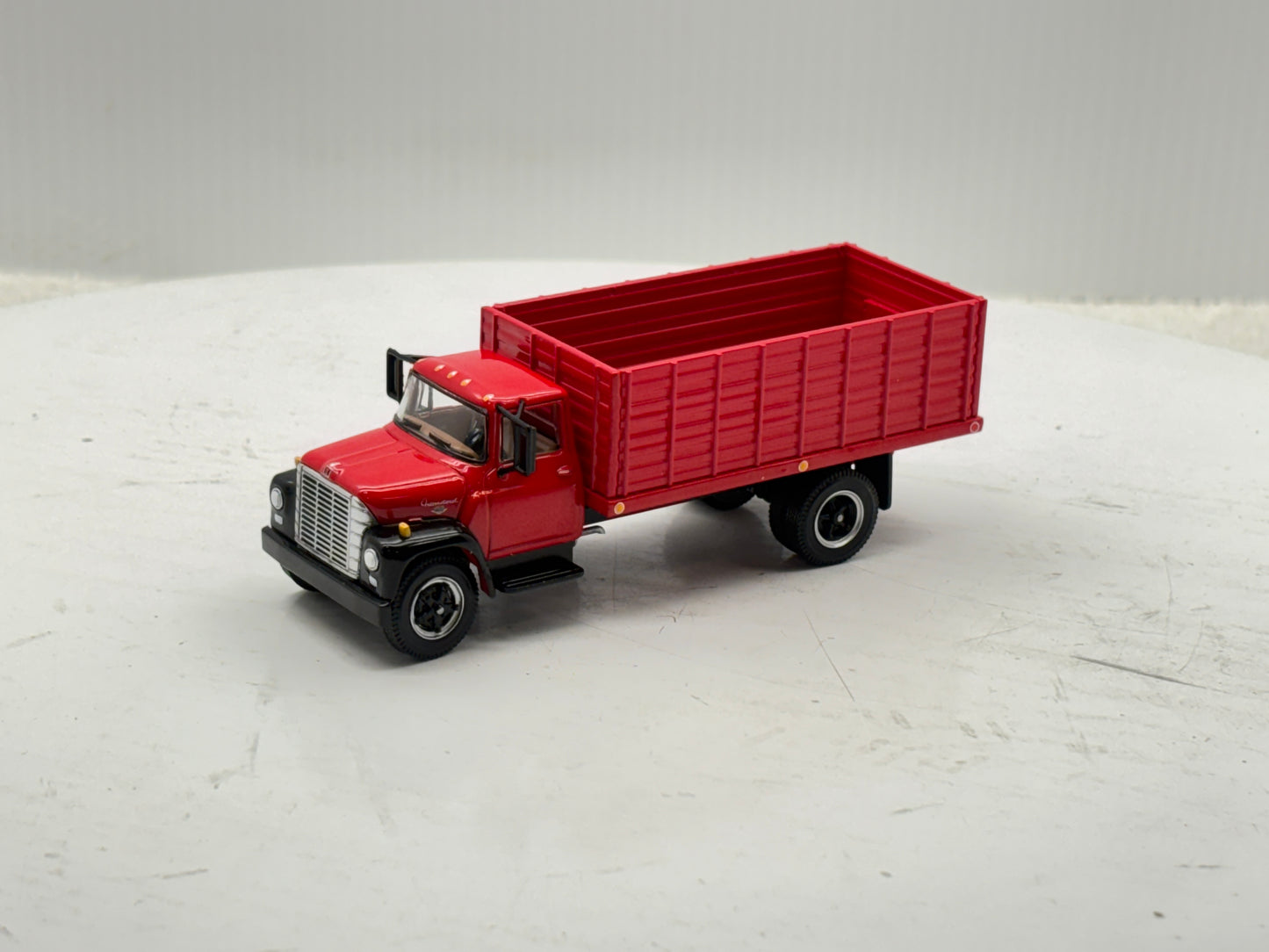 1/64 International Loadstar Red