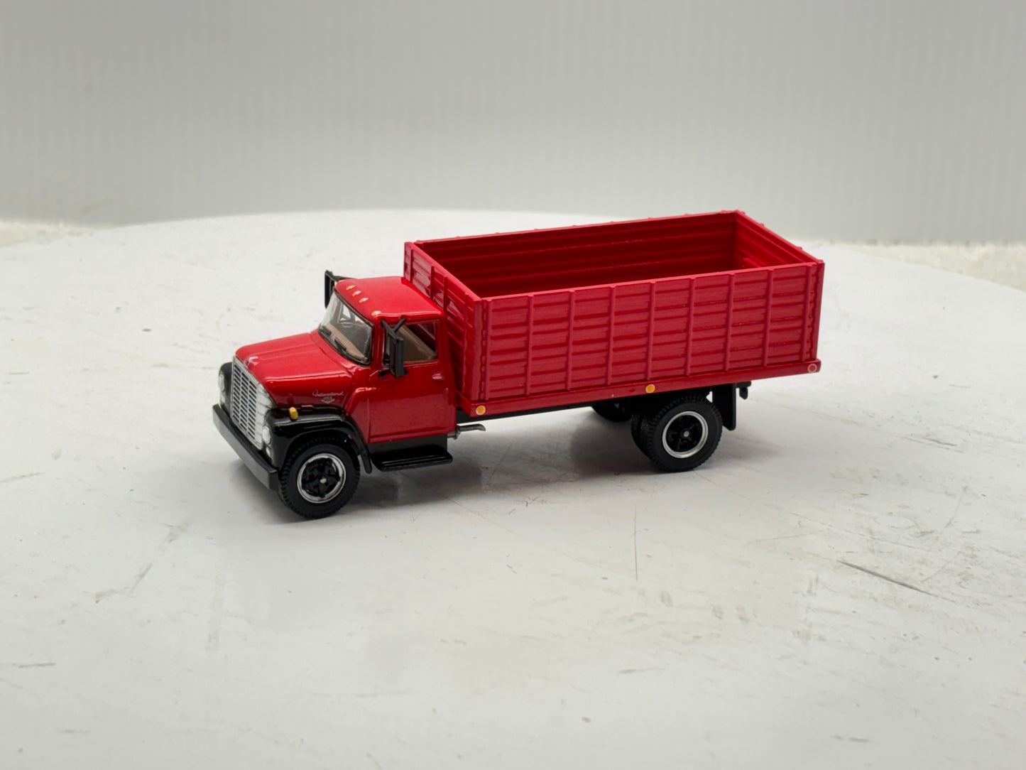 1/64 International Loadstar Red