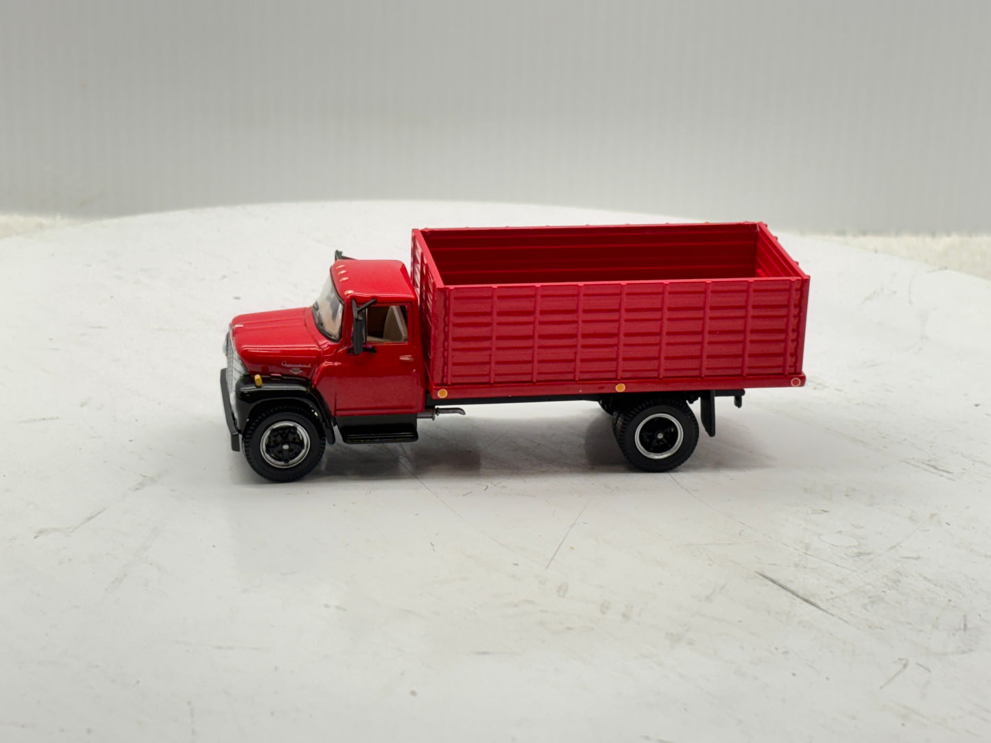 1/64 International Loadstar Red