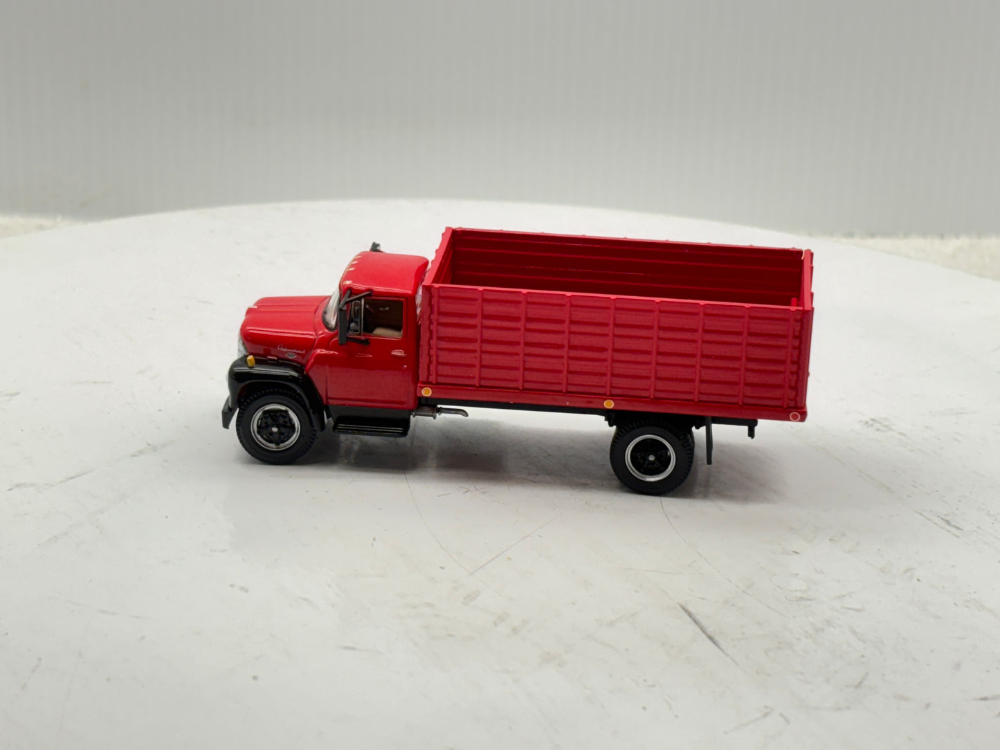 1/64 International Loadstar Red