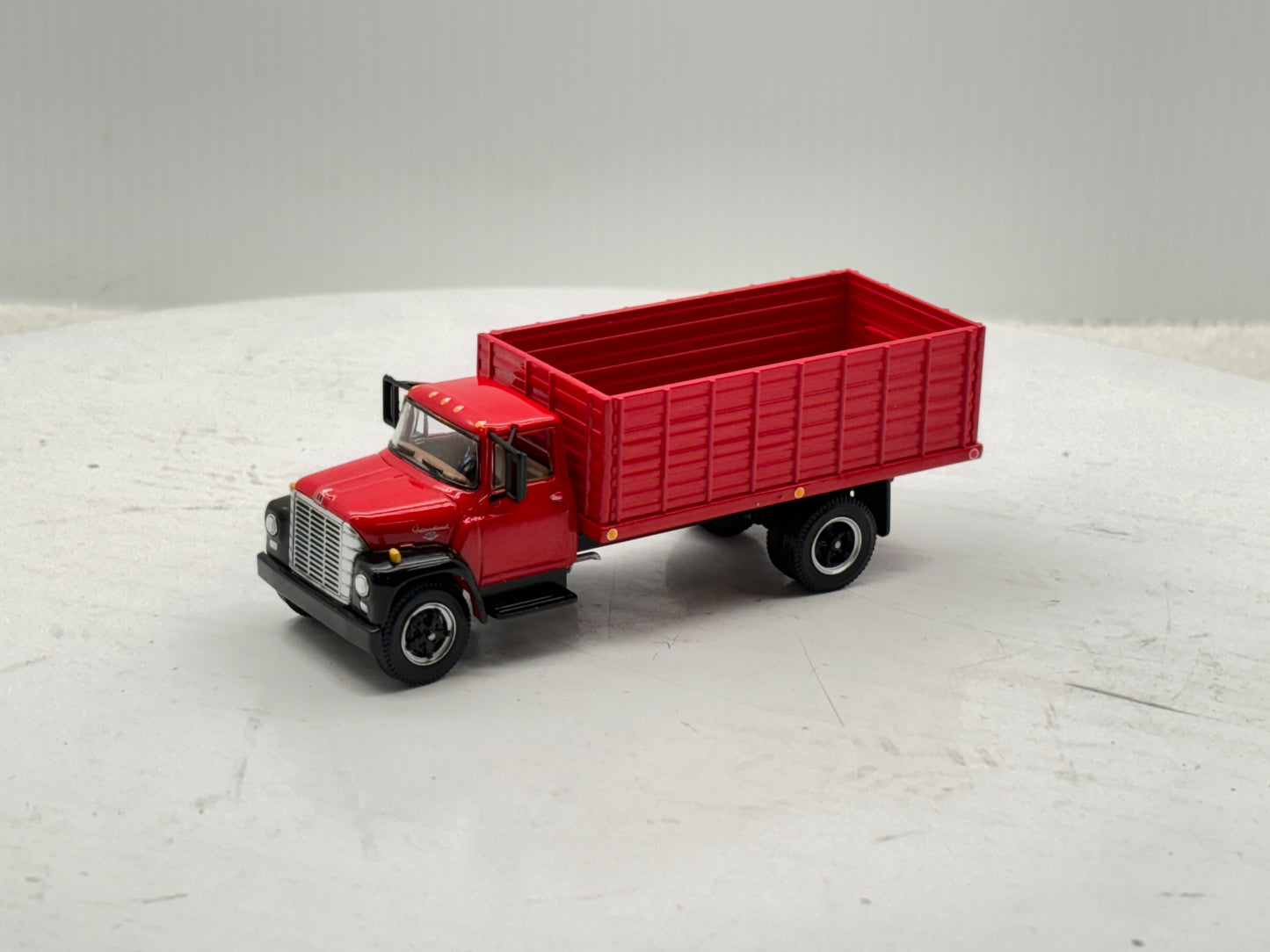 1/64 International Loadstar Red