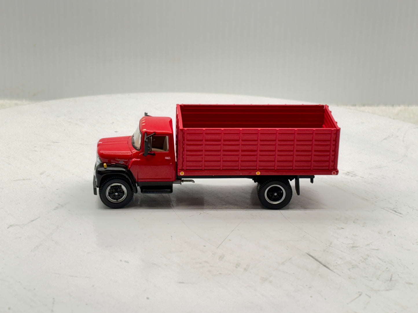 1/64 International Loadstar Red