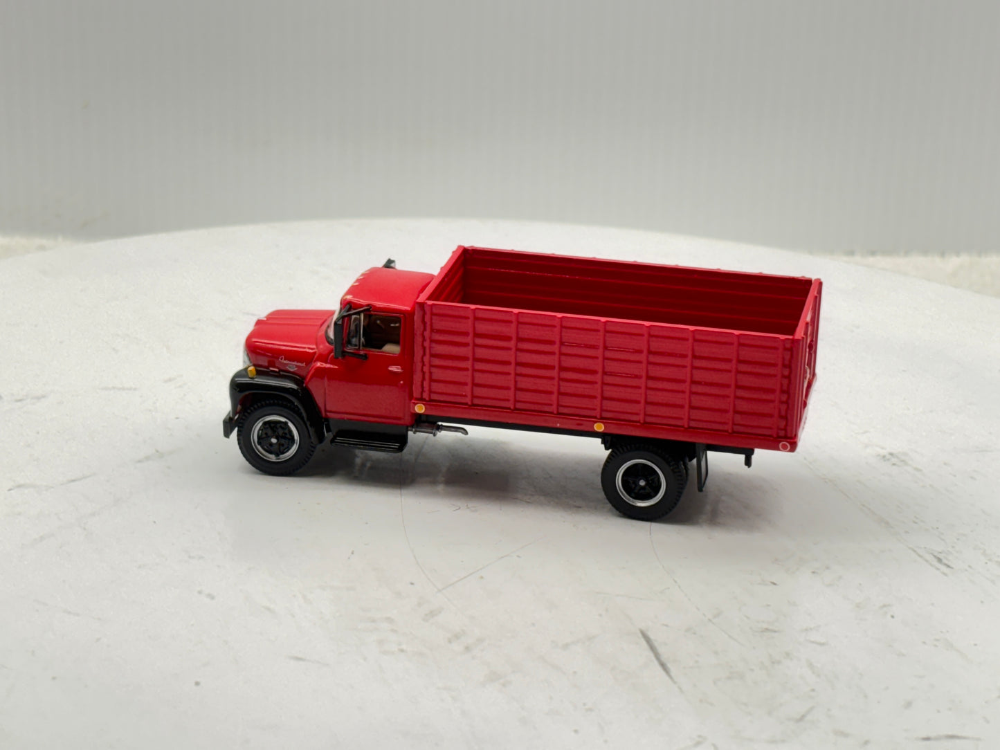 1/64 International Loadstar Red